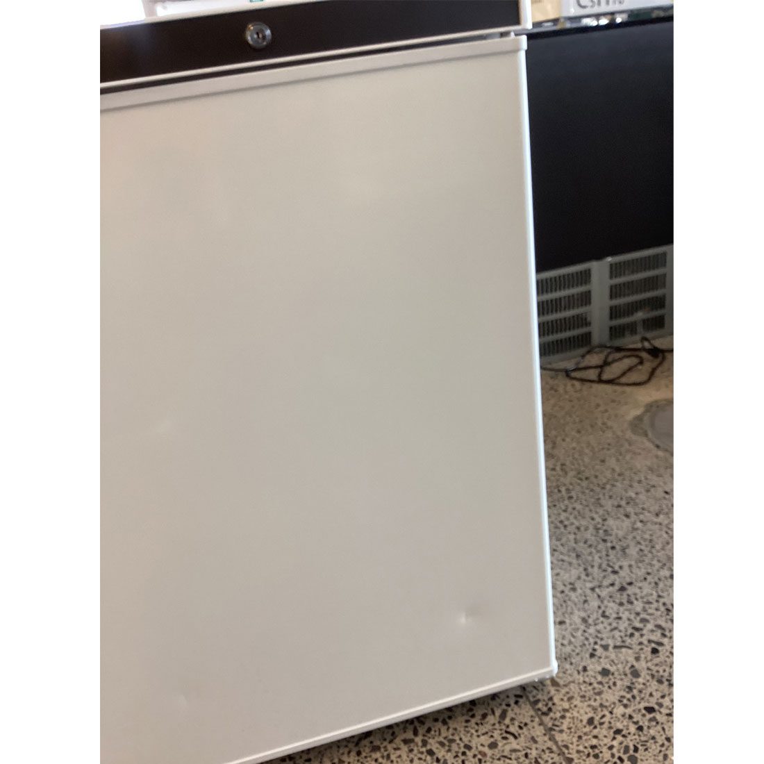 2NDs-Chiller-with-solid-door-Capacity-180L-FED180-6